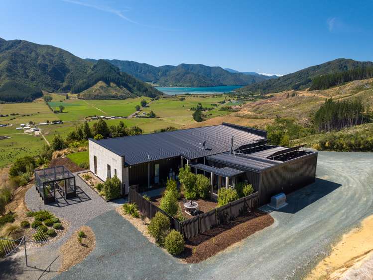 1424 Queen Charlotte Drive Anakiwa and Surrounds_22