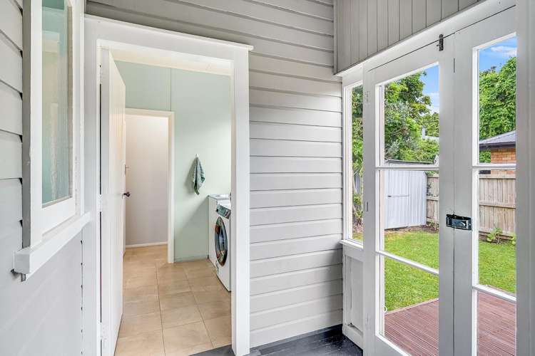 221 Fox Street Hamilton East_9