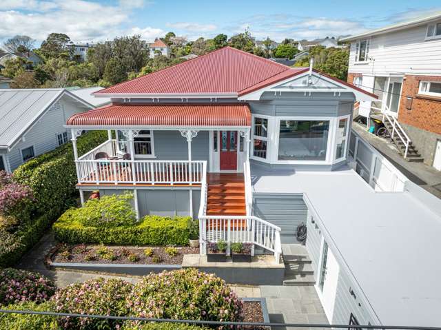 4-BED LUXURY VILLA IN TOP SPOT