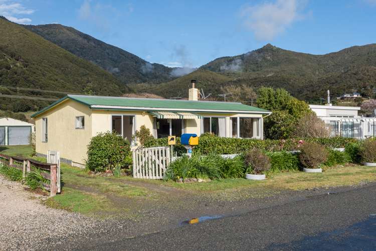 14 Esplanade Okiwi Bay_2