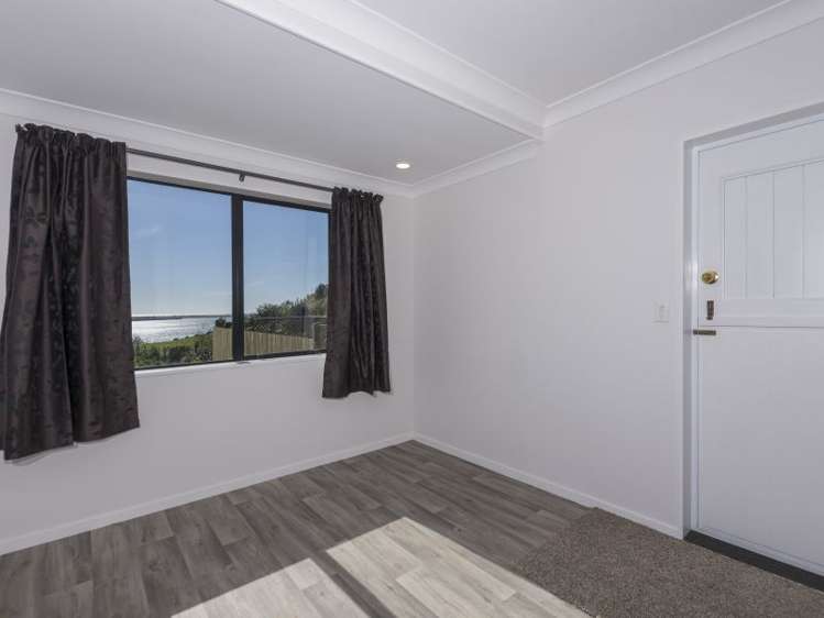 6 Philomel Crest Welcome Bay_14