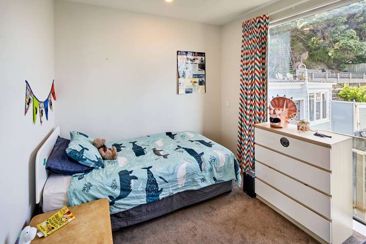 196 The Esplanade Island Bay_16