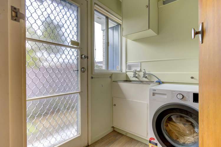 2 Sandringham Road Enderley_9