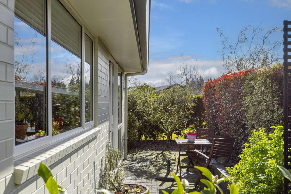 53 Chateau Crescent_2