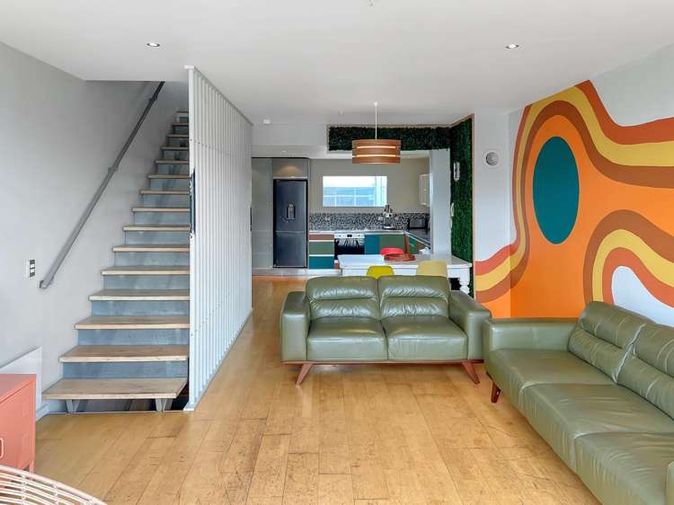 254/21 Left Bank 2185_1