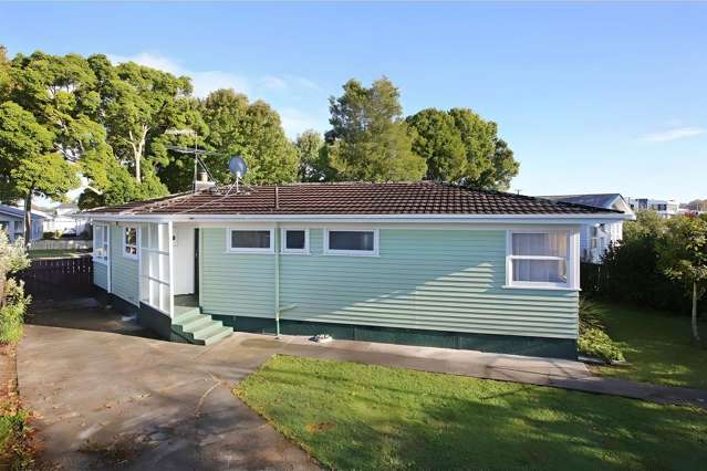 Home with Garden in Central of Pakuranga