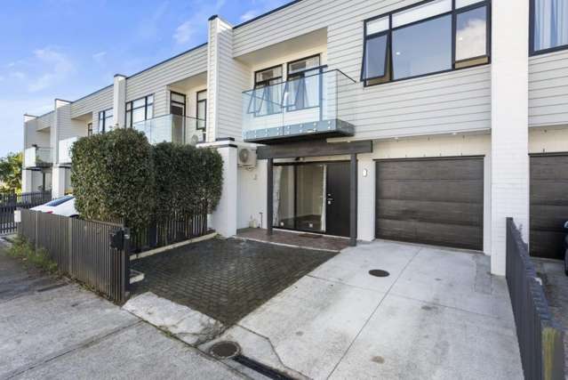 Modern 4 Bedroom Executive Home for Rent in Prime Takanini Location