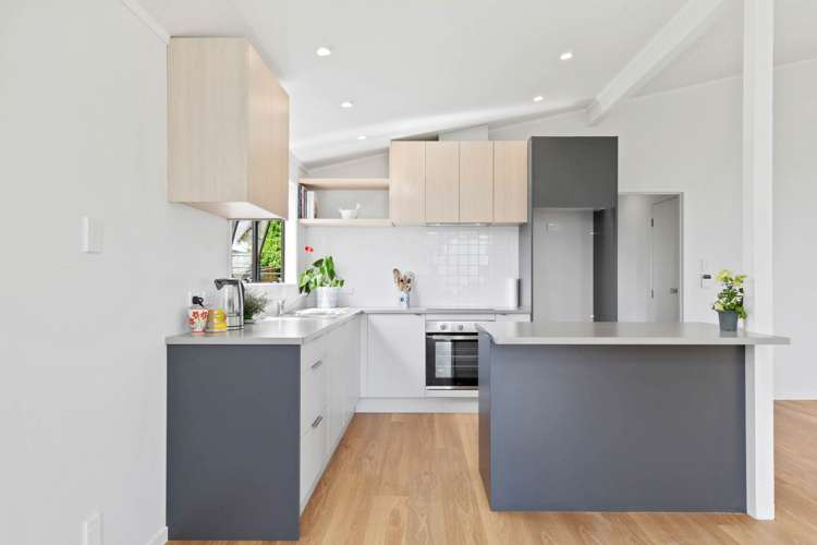 9 Oreti Place Clover Park_7