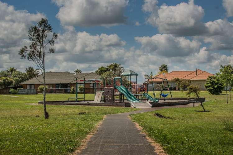 17 Lothian Brae Wattle Downs_21