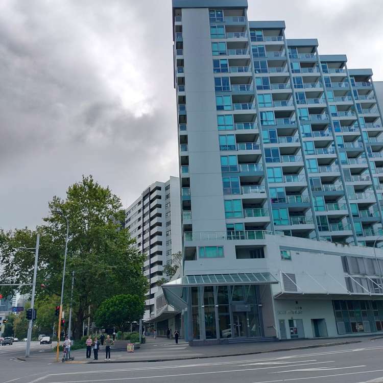 1004/30 Beach Road City Centre_11