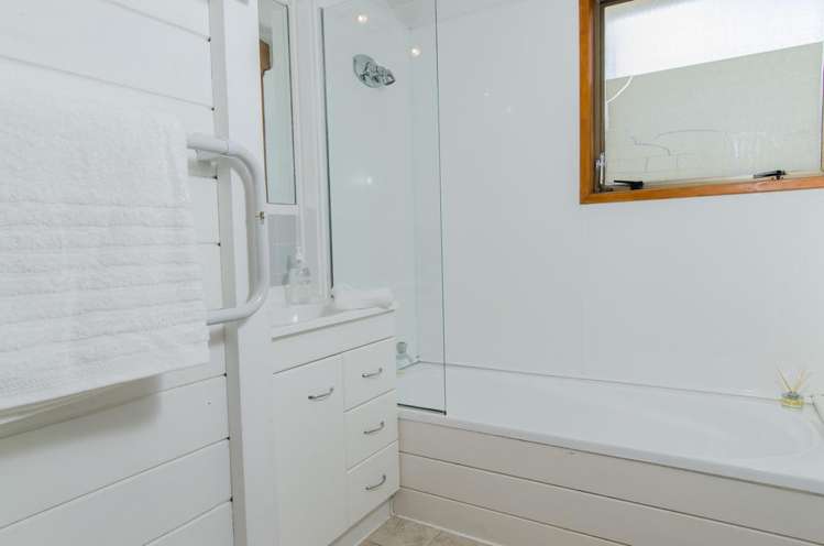 2/80 Cobham Crescent Kelston_13