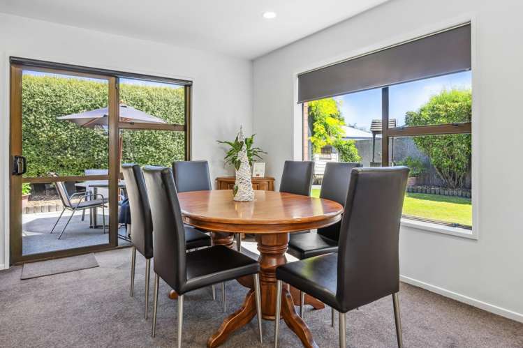 22 Regency Crescent Redwood_5