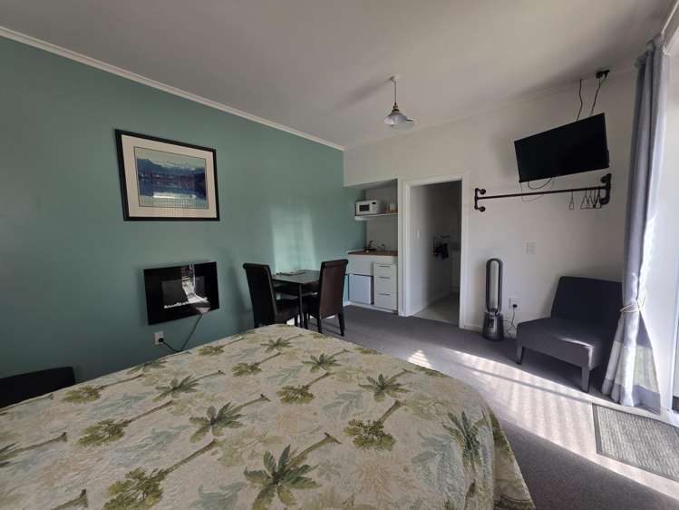 44 Main Road Whataroa_10