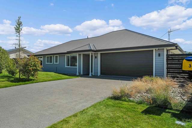Peaceful Cul-de-Sac Living, Stunning Mountain View