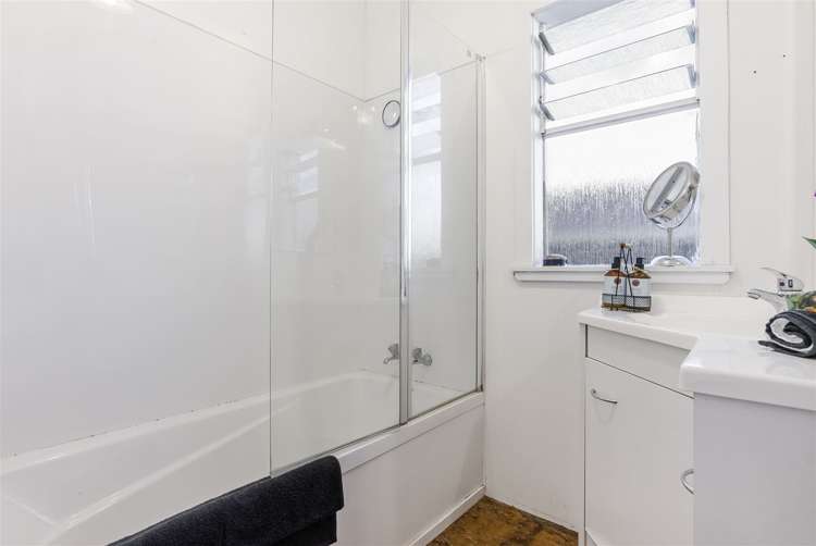 91 Hutchinson Avenue New Lynn_10