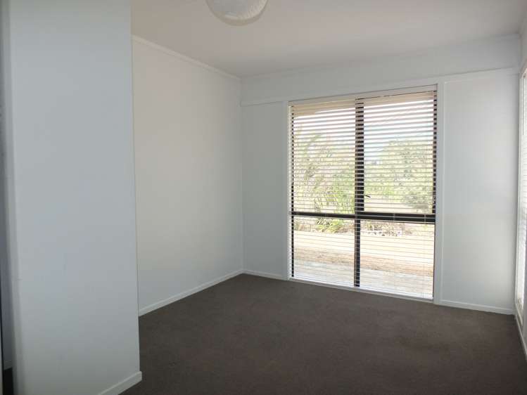 3 Brown Terrace Foxton Beach_14