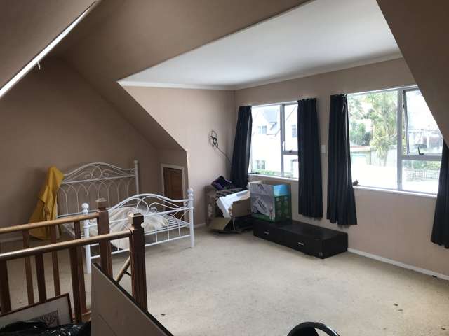 2/12 Cardall Street Newtown_3