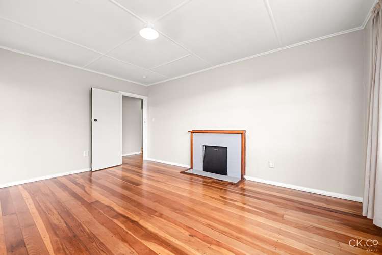 14 Buller Grove Naenae_6