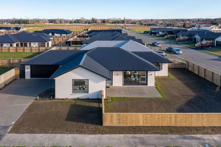2 Orwell Way Elgin_23