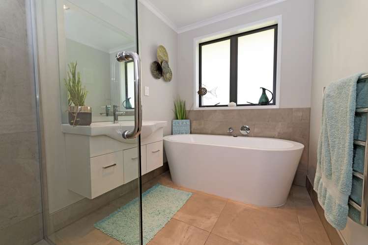 63b Manuka Grove Helensville_11