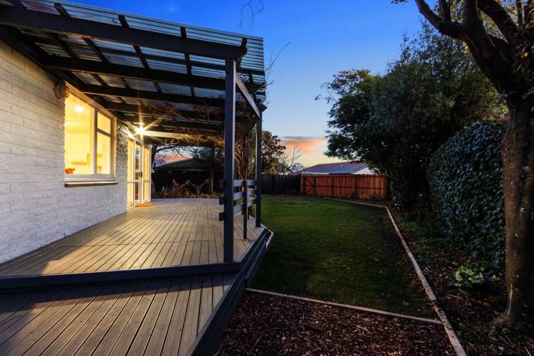 15 Denniston Crescent Redwood_15