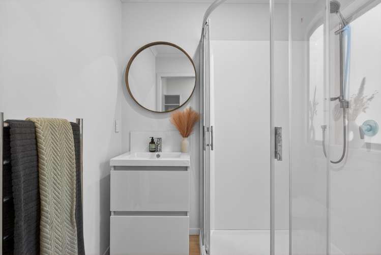 15B Rowe Parade Wainuiomata_13