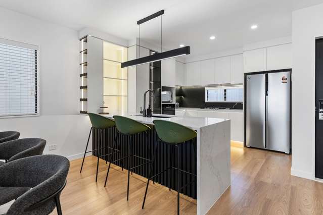 FREEHOLD, STYLISH, SEA VIEWS & RANGI ZONED