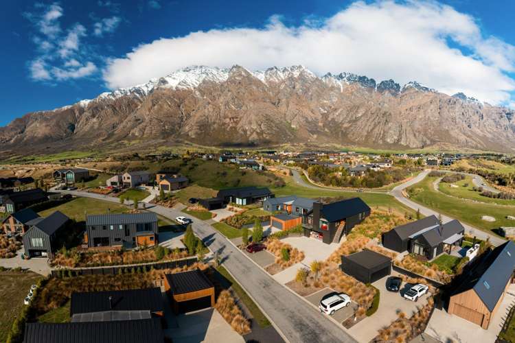 10 Falconer Rise Jacks Point_18