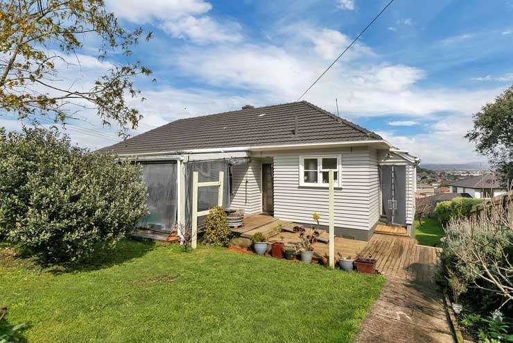 9 Simmonds Avenue, in Mount Roskill, Auckland