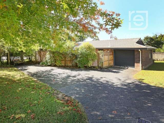 Elegant Brick & Tile Home with Ensuite & Entertain