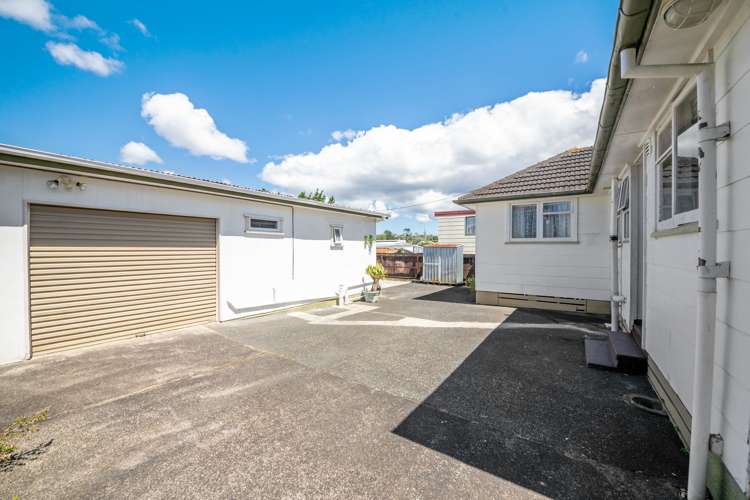 82 Kelman Road Kelston_14