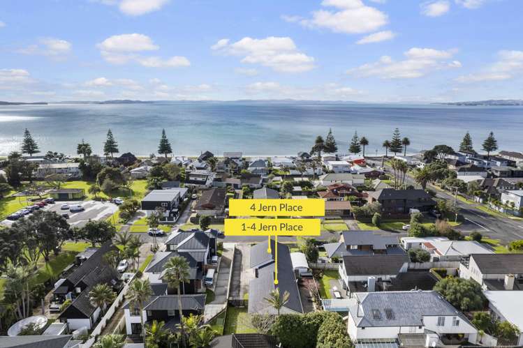 2/4 Jern Place Eastern Beach_13