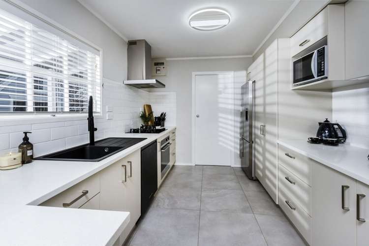 1/4 Coronation Street Belmont_7