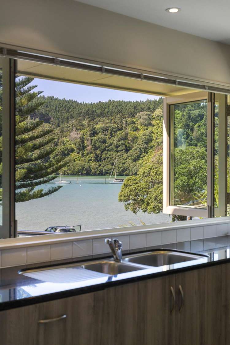 301 Beach Road Whangamata_36