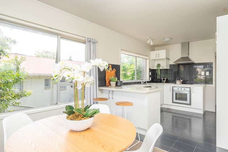 2/218 East Coast Road Forrest Hill_7