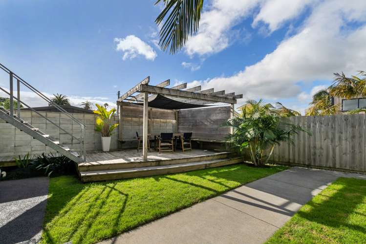 11a Joan Street Point Chevalier_13