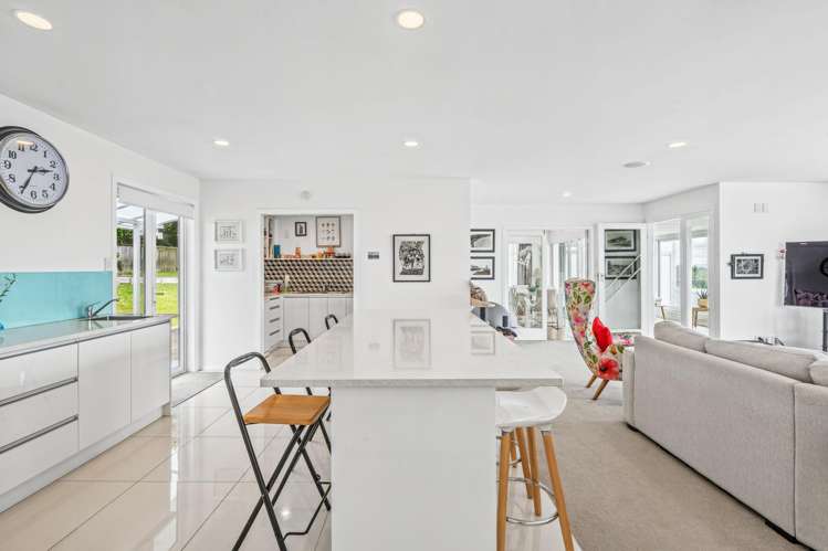 17 Seaview Road Otumoetai_3