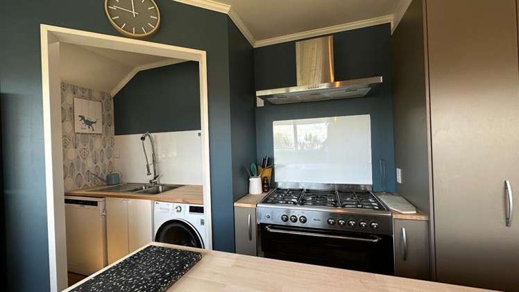  2/413 Suffolk Road Stoke_19