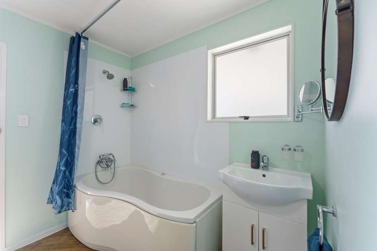 2/290b Main Highway Otaki_18