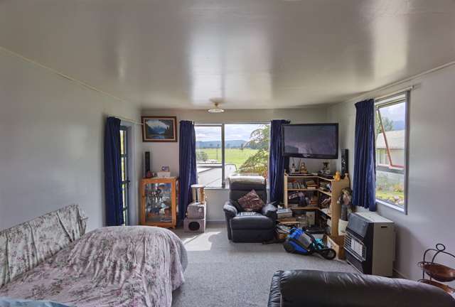 23 Main Road Whataroa_4