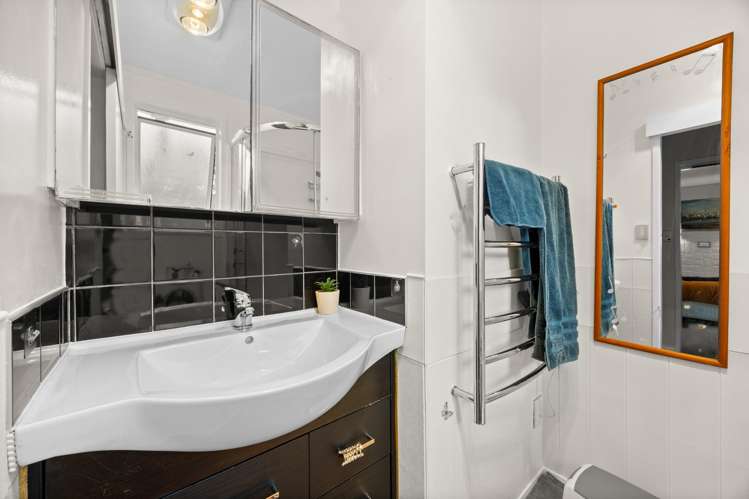 274 Forest Hill Road Waiatarua_18