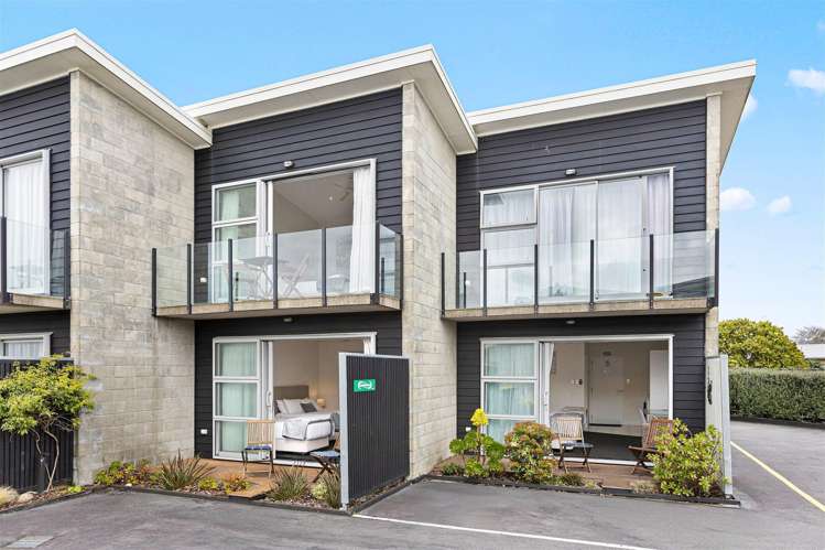 5,7 and 8/27 Marine Parade Carters Beach_28