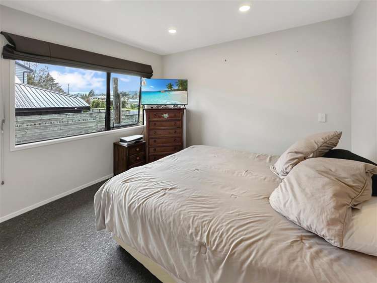 9A Holden Avenue Holdens Bay_11