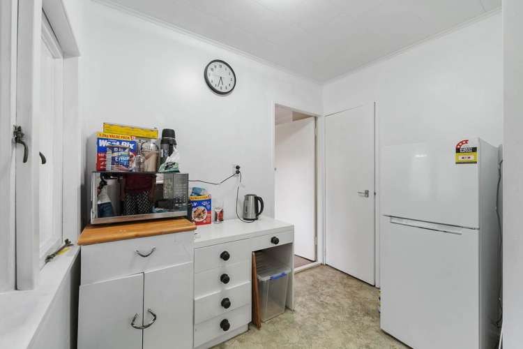 27 Seabrook Avenue New Lynn_19