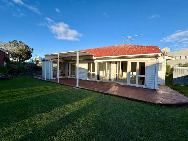 2/2 East Coast Road Milford_1