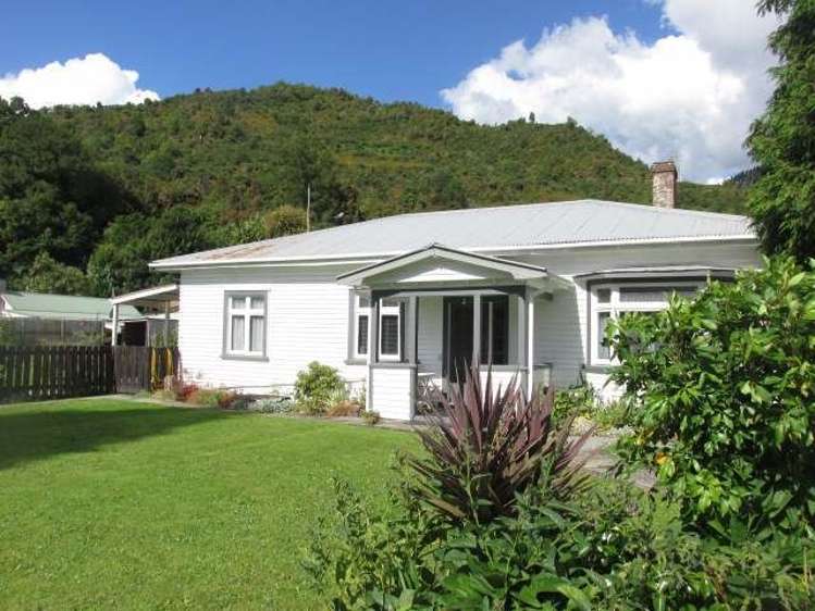 14 Broadway Reefton_13