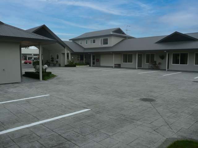 Freehold motel investment - land and buildings