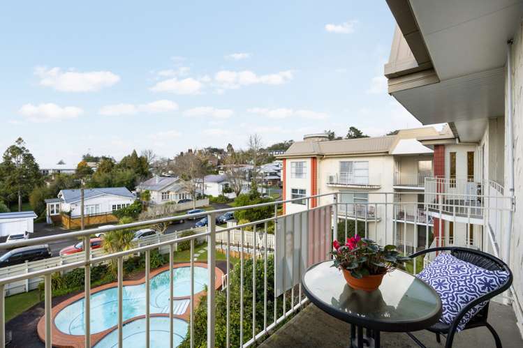 12/10 Hunter Street Hamilton Lake_13