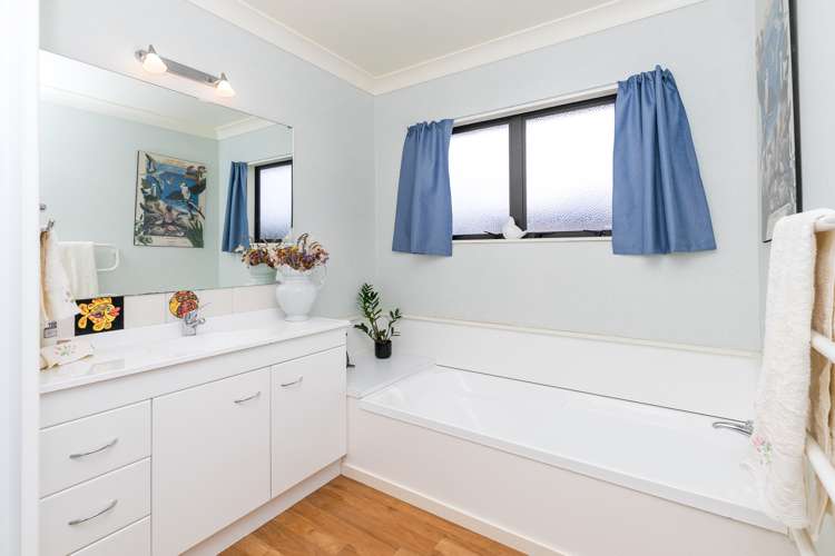 24 Highgrove Drive Grandview Heights_11