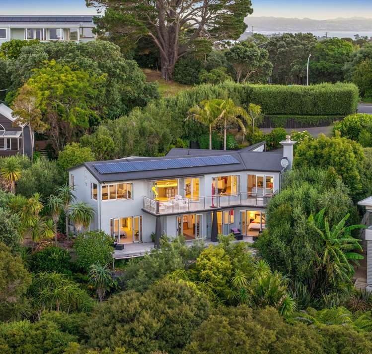 95 Queens Drive Oneroa_12